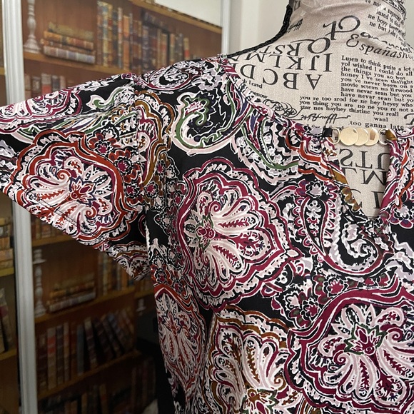 Notations Vibrant Paisley Short Sleeve Top - Picture 4 of 4